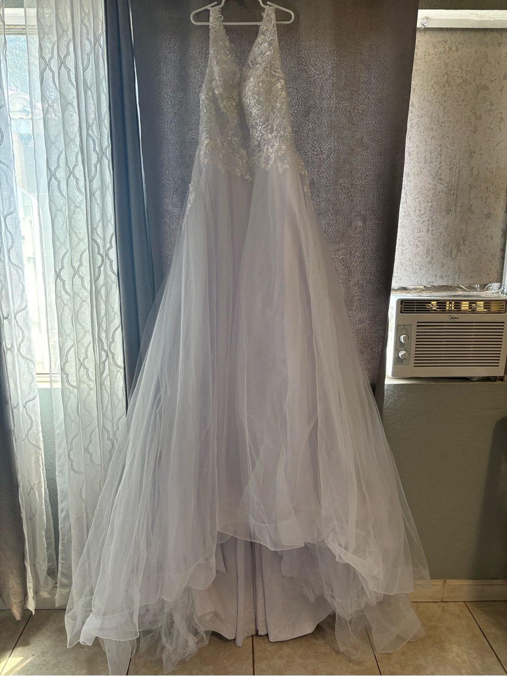 Lace Bodice Tulle Ballgown Wedding Dress in Soft White